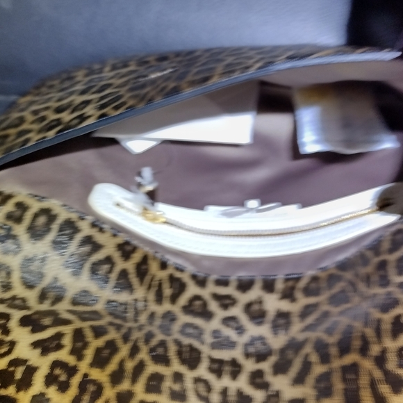 Henri Bendel - Picture 4 of 7